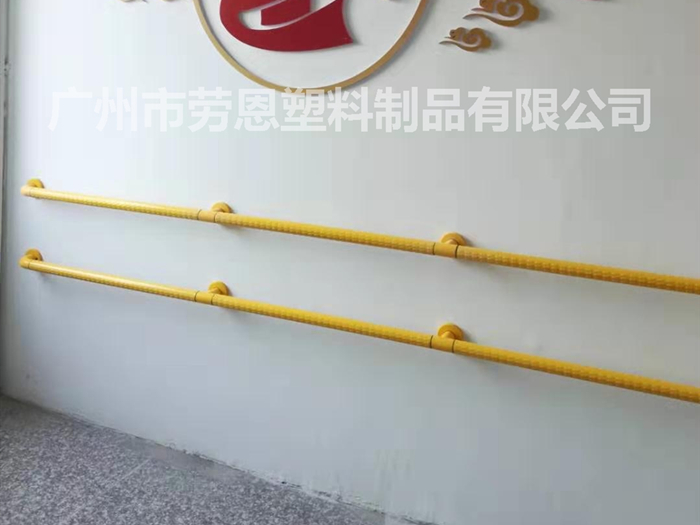 發(fā)展智慧社區(qū)養(yǎng)老，老人扶手等養(yǎng)老設(shè)施建設(shè)仍需完善